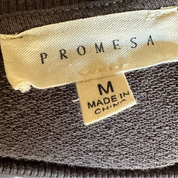 Promesa gray w/ white stars loose fit crew neck top; medium; EUC - Picture 5 of 5